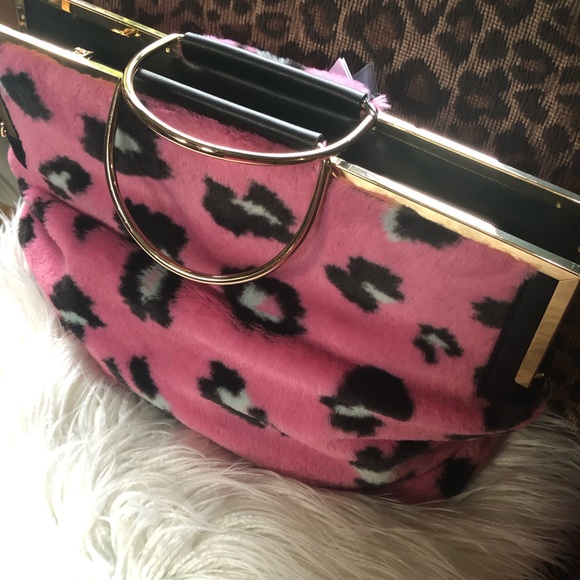 Soft touch leopard pink bag gold trim and handle - Picture 2 of 3